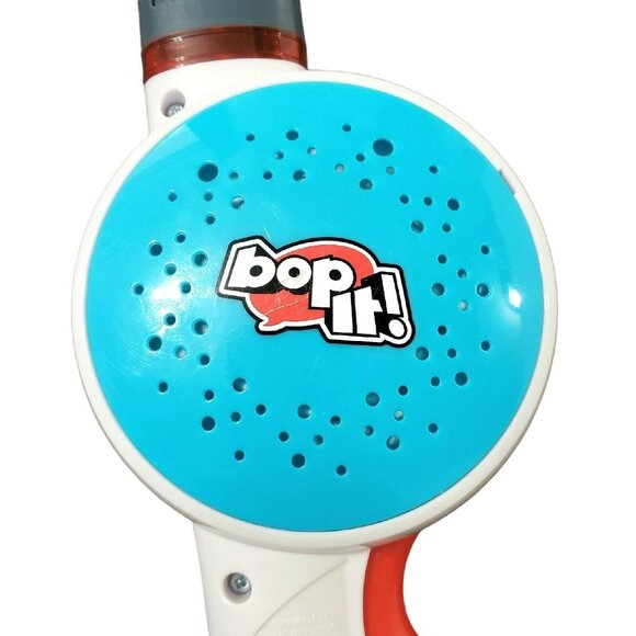 Bop It Game Electronic Handheld Action Challenge Toy Lights Sounds Party Fun - Picture 4 of 9